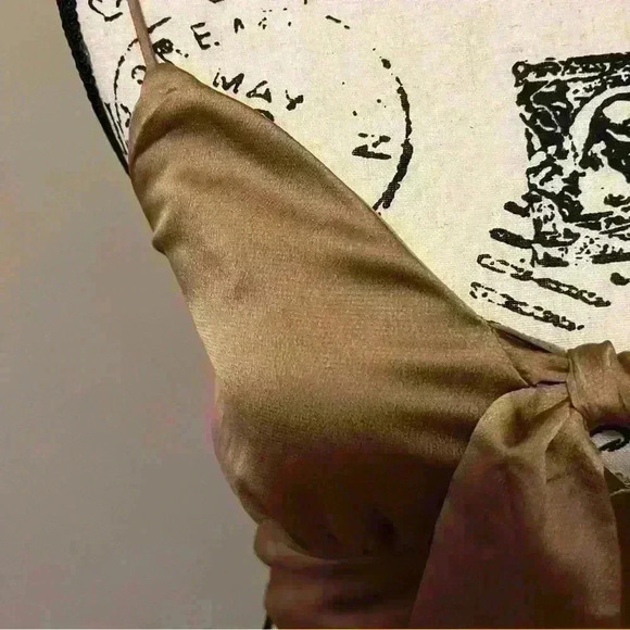 Endless Blu satin like crop cami with adjustable straps - Picture 4 of 8